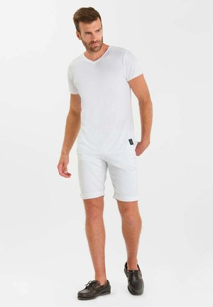 Le Temps Des Cerises, BERMUDA SHORT ARVID - Shorts - white