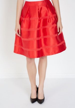 Falda acampanada - rojo