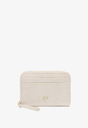 Beżowy portfel z teksturą, zapinany na zamek wokół, z zewnętrzną kieszenią na karty i małym złotym logo na przodzie, suwak zamka przymocowany po boku.