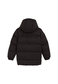 Juodas pūkinis jakas su kapišonu, pasižymintis siuvinėta danga, elastingais rankogaliais ir lygiu paviršiumi. Pavaizduota atgalinė pusė.