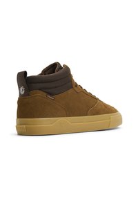 Ruske sukne høje sneakers med struktureret brun mesh krave, gummisål og minimal branding på hælen og sidepanelet.