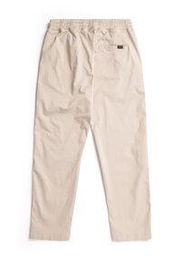 Beige leichte Hosen mit elastischem Bund, geradem Bein Design und einer einzelnen Gesäßtasche mit einem kleinen Etikett.
