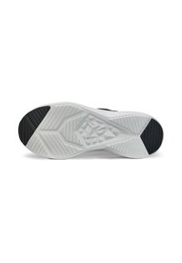 Černobílá podrážka sportovní obuvi s geometrickým vzorem, texturovaná bílá mezipodešev a gumové traction prvky na spodní části.