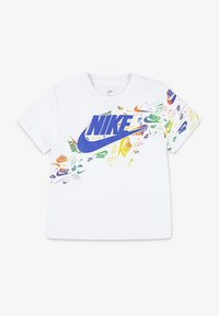 Nike Sportswear CLUB REVEALED - Tričko s potlačou - white