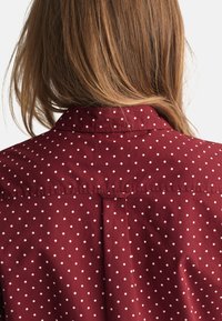 GANT REGULAR FIT DOT VOILE - Button-down blouse - carbernet red