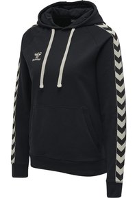 Felpa nera con cappuccio e coulisse, caratterizzata da motivi a chevron color crema sulle maniche e una tasca a marsupio. Tessuto morbido.