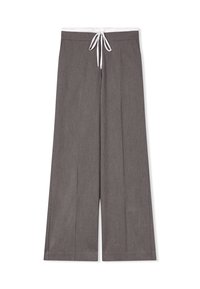 Szare szerokie spodnie w fakturowanej tkaninie z białym paskiem ze sznurkiem w talii oraz dwoma fałdami z przodu dla dodatkowego detalu.