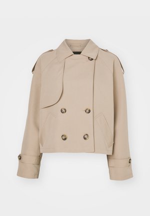 Manteau trench court beige avec un devant croisé, de grands boutons ronds, des épaulettes et deux poches latérales. Tissu lisse et léger.