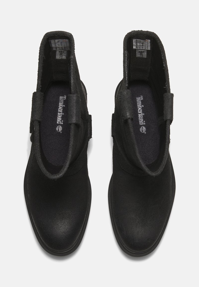 Stivaletti neri realizzati in pelle liscia con una parte superiore leggermente texturizzata, dotati di pannelli elastici laterali e un interno imbottito.