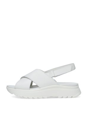 Sandalo bianco con punta aperta, cinturini incrociati, cinturino posteriore regolabile e suola spessa imbottita con grip strutturato sul fondo.