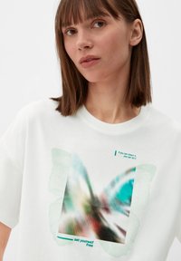 s.Oliver MIT FRONTPRINT - T-shirt imprimé - ecru