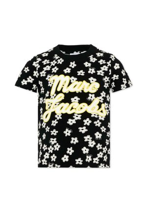 Czarny t-shirt z krótkim rękawem z białym wzorem kwiatowym i dużym żółtym obramowaniem napisu "Marc Jacobs" na przodzie.