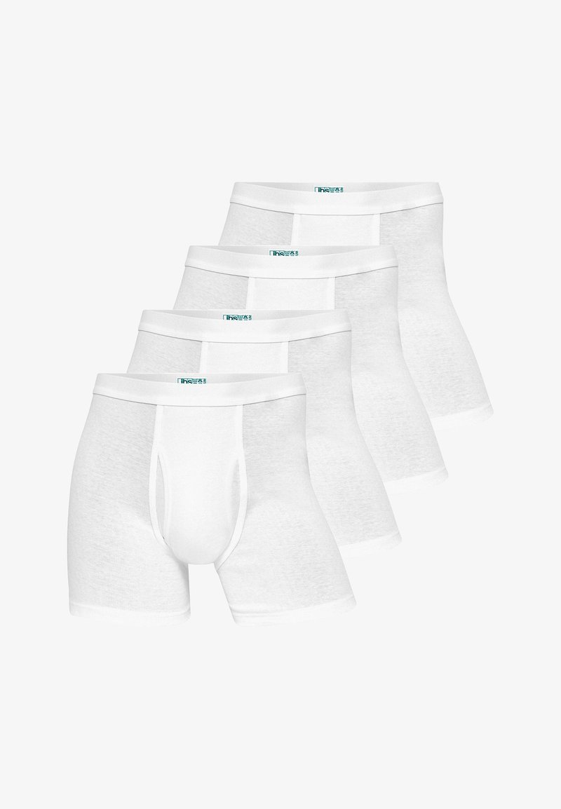 Boxer briefs bianchi in cotone con una texture morbida. Ogni paio presenta un design a tinta unita e una cintura in contrasto con un logo. Sono esposti quattro paia.