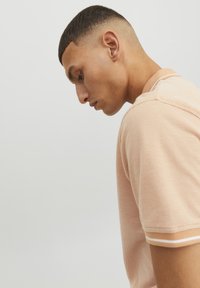 Jack & Jones PREMIUM JPRBLUWIN SS STS - Polo - toast