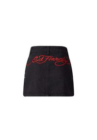 Falda de mezclilla negra con el texto bordado en rojo "Ed Hardy" en la parte trasera, con un diseño ajustado y una forma clásica de falda.