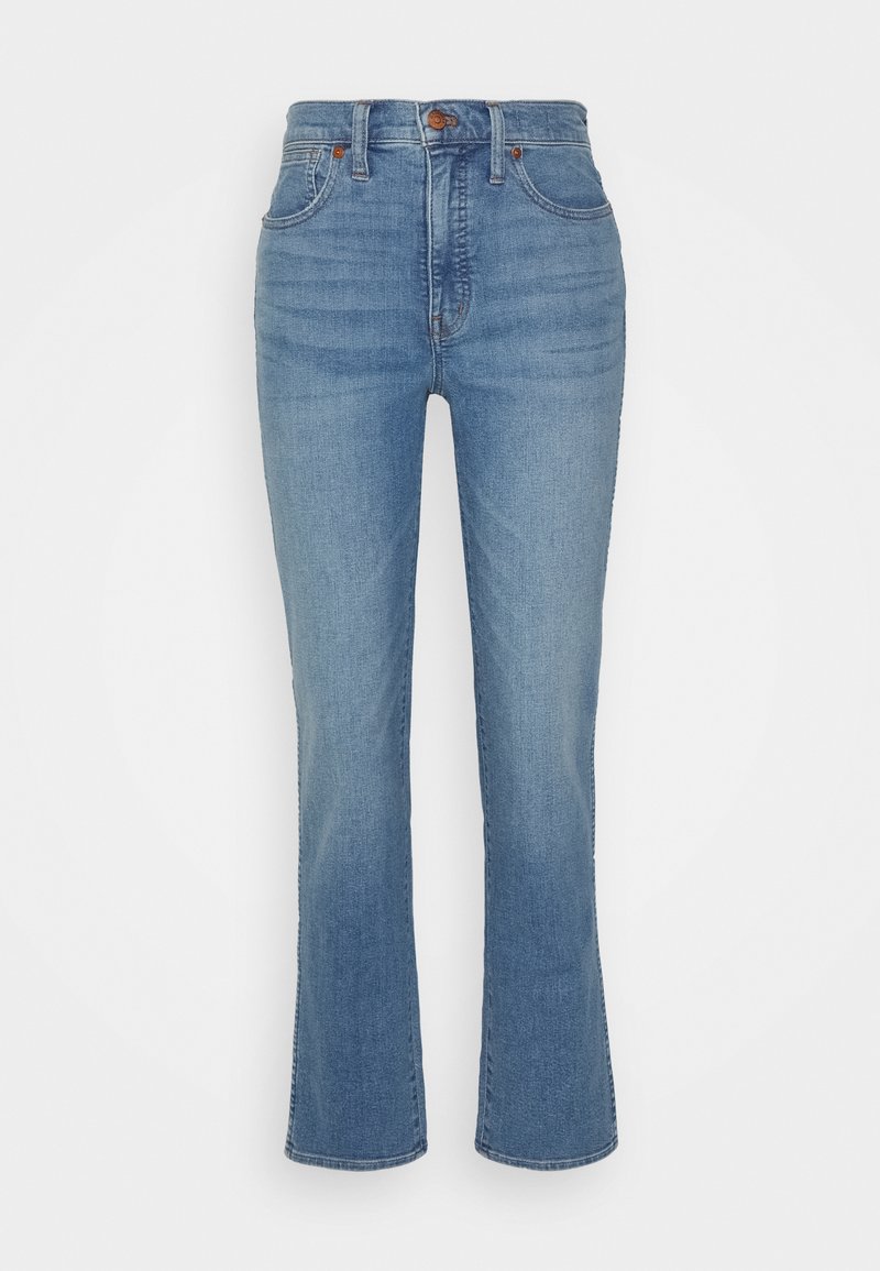 Jeans de ganga azul claro com cintura alta, perna reta e desbotamento subtil. Apresenta rebites em cobre e um clássico design de cinco bolsos.