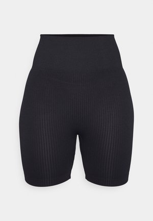 Czarne prążkowane szorty z wysokim stanem, charakteryzujące się dopasowanym krojem i gładką teksturą. Długość sięga do połowy uda.