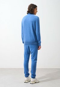 Authentic Cashmere BANGE - Strickpullover - denim blue