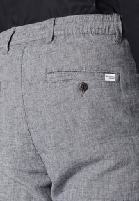Selected Homme SLH SLIM TAPE BRODY PANT - Trousers - sky captain/oatmeal
