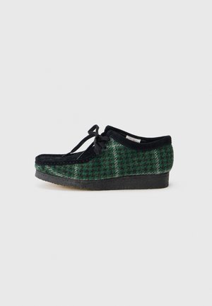WALLABEE - Paeltega jalanõud - green