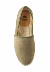Beige canvas instap-espadrille met groene bies, gevlochten jute zool en "Finsbury The Smart Shoes" op de binnenzool gedrukt.