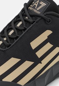 EA7 Emporio Armani ULTIMATE KOMBAT UNISEX - Trainers - triple black/gold