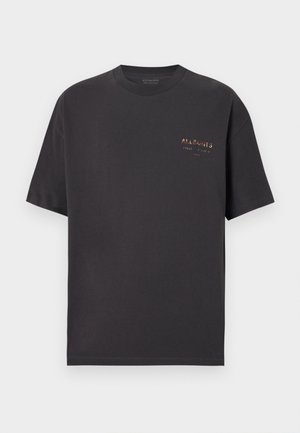 T-shirt en coton gris foncé à manches courtes, avec un petit logo bronze sur la poitrine gauche, col rond et coupe décontractée.