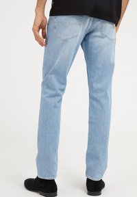 Guess SLIM FIT - Karcsúsított farmerek - blau