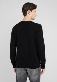 pure cashmere MEN CREW NECK SWEATER - Πουλόβερ - black