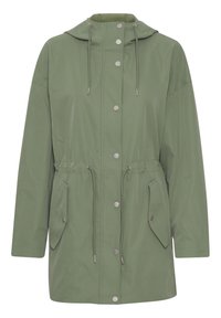 Giacca impermeabile verde con cappuccio regolabile, bottoni a pressione e due tasche laterali. Caratterizzata da una vestibilità comoda e una texture liscia.