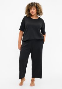 Zizzi 7/8- AUS MIX MIT TASCHEN - Jogginghose - black