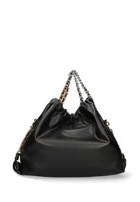 Borsa in pelle nera con parte superiore arricciata, dotata di tracolle a catena bicolore in argento e oro. Texture morbida, forma morbida e hardware minimale.
