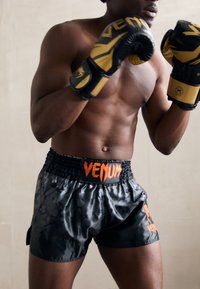 Venum - CLASSIC MUAY THAI - Sports shorts - black/orange Thumbnail Image 1
