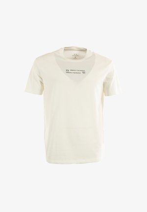 T-shirt blanc à manches courtes avec un col en V, un design texte imprimé en noir et une texture douce et lisse.