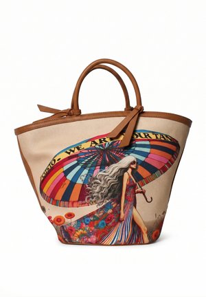 Beige shopper met bruine handvatten met een illustratie van een vrouw met lang wit haar die een kleurrijke paraplu vasthoudt en een bloemenjurk draagt.