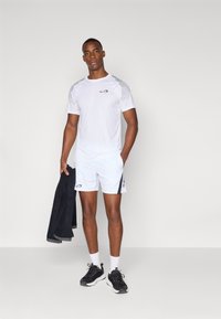 Endless FEISTY HEXAGON - Print T-shirt - white