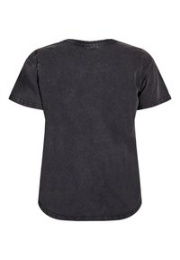 Sort t-shirt med korte ærmer, der har en let falmet, vasket struktur, vist fra bagsiden på en hvid baggrund.