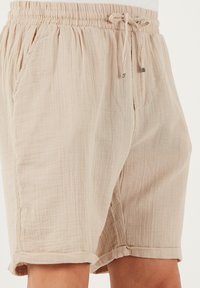 Buratti REGULAR FIT - Rövidnadrágok - beige