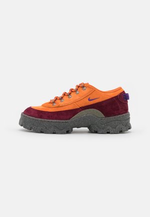 LAHAR - Tenisice - sport spice/court purple/dark beetroot/metallic gold/black/med brown