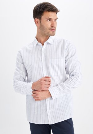 REGULAR FIT - Shirt - white