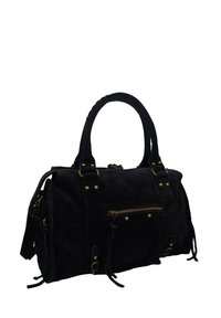Sac à main en suede noir avec quincaillerie dorée, poignées doubles, poche zippée à l'avant et franges latérales. Présente un design structuré et une surface texturée.
