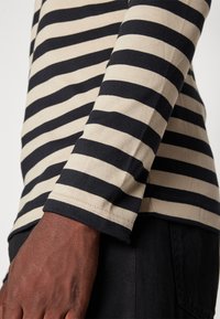 Mads Nørgaard MIDI RIB TOBIAS TEE  - Camiseta de manga larga - seneca rock/black