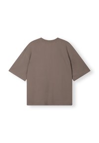 Brązowy, luźny t-shirt z krótkim rękawem i okrągłym dekoltem, wyłożony płasko, pokazujący tył na białym tle.