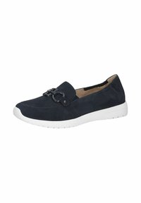 Navy modré semišové slip-on boty s bílou gumovou podrážkou a dekorativními černými kovovými prvky na svršku, s hladkou texturou a zaobleným tvarem.