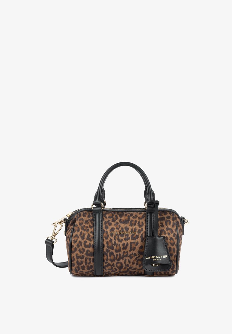 Sac à main imprimé léopard marron et noir avec anses et bandoulière en cuir noir, avec un logo Lancaster Paris doré sur le devant.