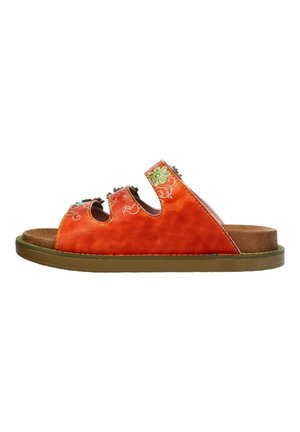Sandale orange à bout ouvert avec trois brides découpées, broderie florale, semelle intérieure marron rembourrée et semelle extérieure plate verte.