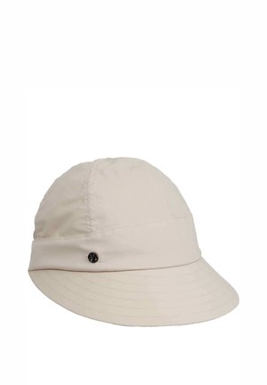 Beżowy kapelusz typu bucket wykonany z lekkiego materiału, z haftowanym rondem i małym czarnym logo po boku.