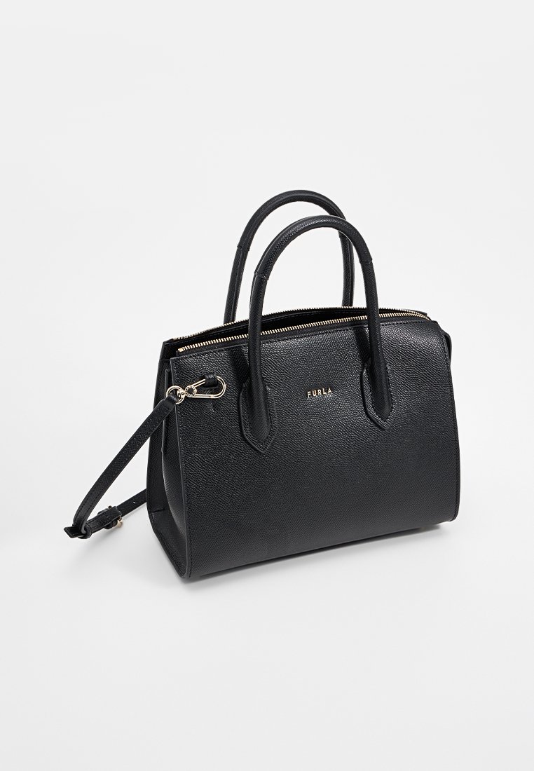 Schwarze, strukturierte Lederhandtasche mit doppelten Henkeln, verstellbarem Schulterriemen und Beschlägen in Goldton. Verfügt über einen Reißverschluss und ein Markenlogo.