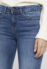 Noisy May Petite Jeans Skinny Fit - blue denim