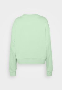 Sudadera corta verde menta con escote redondo y mangas largas. Textura suave y puños acanalados. Diseño minimalista sin detalles gráficos.